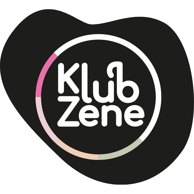 A KlubZene.hu logójában a B betű egy hangjegyet formáz, míg a körülötte lévő körben a színek a zenei stílusok sokszínűségét és a buli fényeit szimbolizálja.